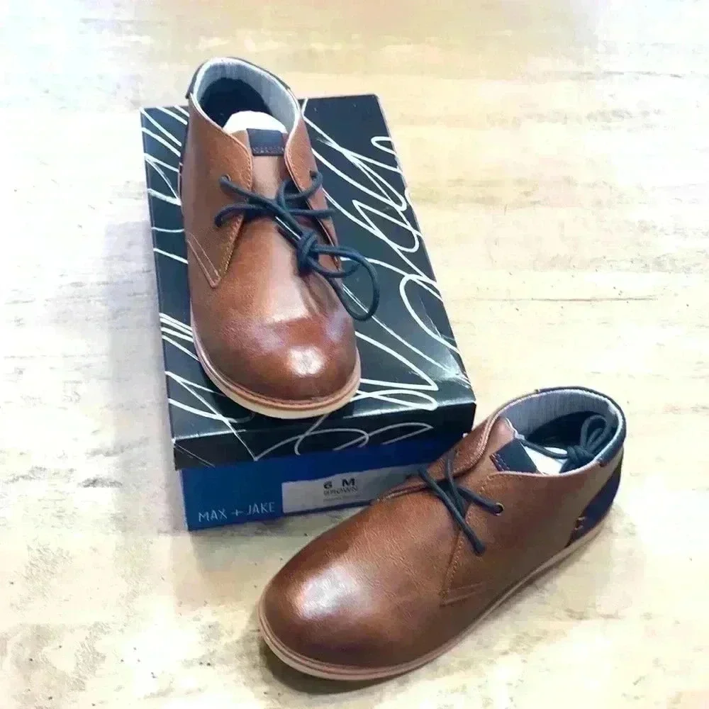 NWT max& jake chukka boots size 6